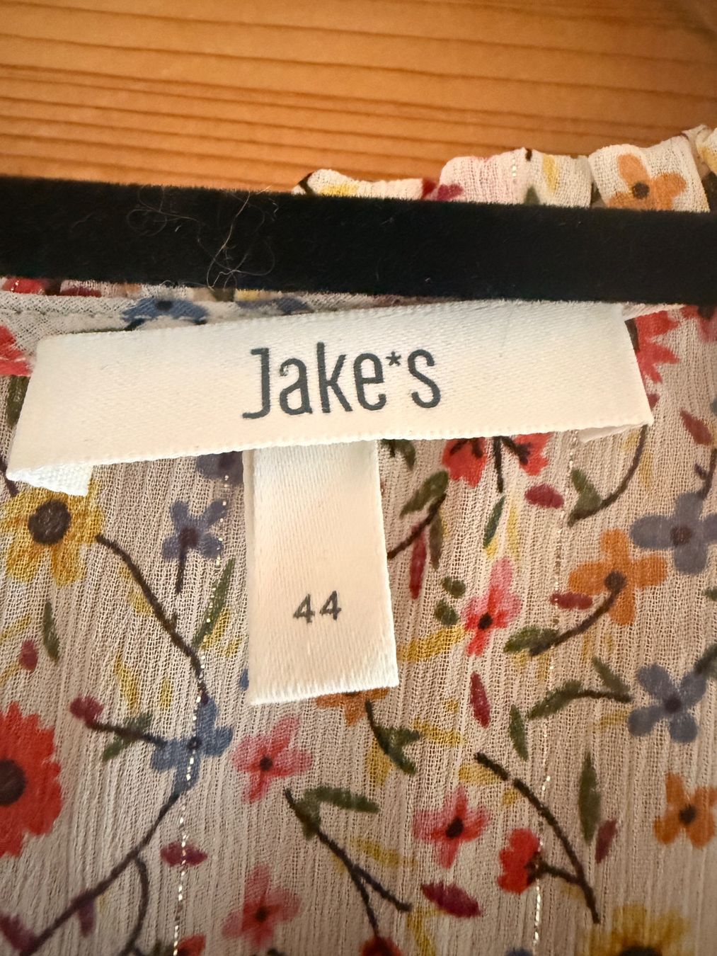 Vestiti: Hübsches Kleid von Jakes – Usato da Mastrils venduto da Laura8sevilla 3