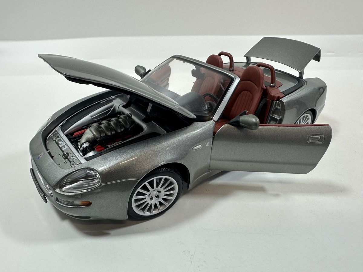Bburago Modellini d'auto: Maserati Spyder V8 1:18, anthrazit, BBURAGO – Usato da Zofingen venduto da rf9_x2xt 8