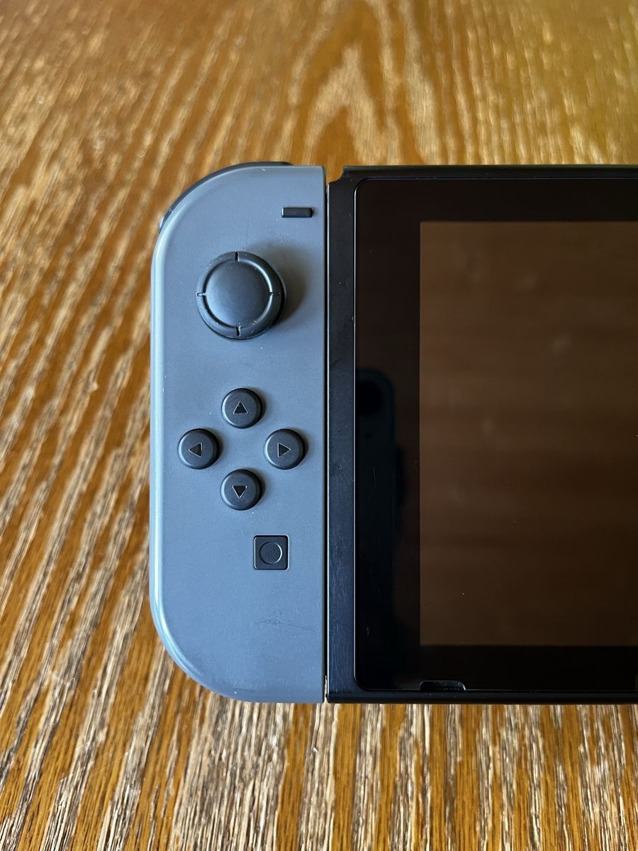 Nintendo Consoles: Nintendo Switch KOMPLETT mit Zubehör + Game – D'occasion à Mitlödi par aaron_h 2