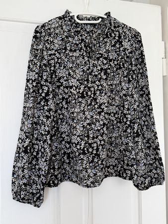 Schicke Pigalle Bluse mit Blumenmuster, Grösse L, neu!