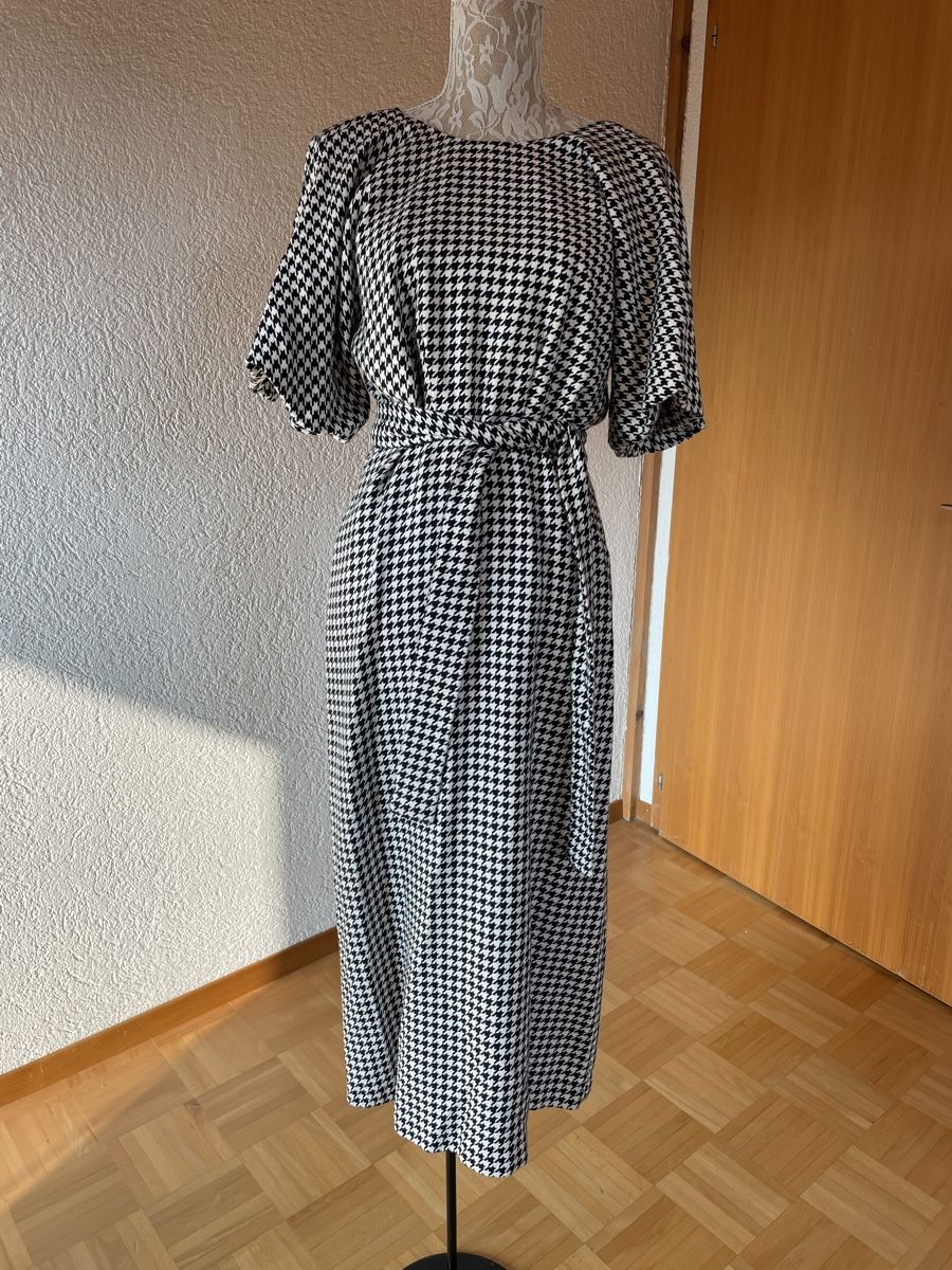 Zara Kleider: Zara Kleid Gr. S schwarz weiss Business Basic Office 95 – Gebraucht aus Vinelz von sonnenmond77 1