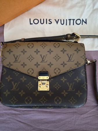 Louis Vuitton Pochette Métis Monogram Reverse Top
