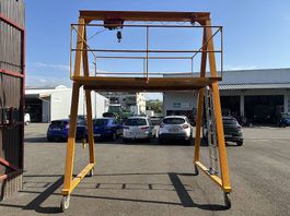 Idealer Bockkran und Arbeitspodest