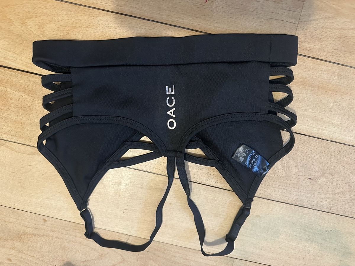 Oace Tops: Schwarzes Oace Top mit Straps, Grösse XS – Neu und originalverpackt aus Luzern von nee_zjh6 1