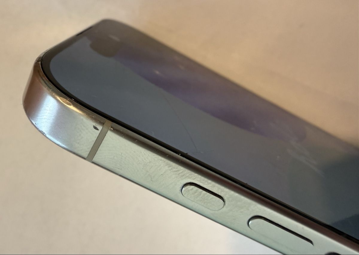 Apple Telefoni cellulari / Smartphones: iPhone 16 Pro mit 256 GB in Weiss, defektes Display – Difettoso da Zürich venduto da Go44it 4