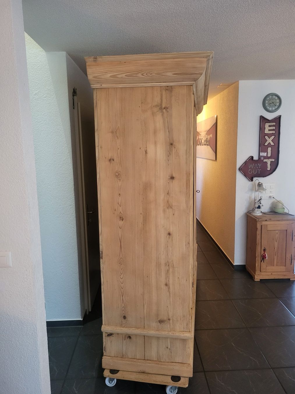 Armoires: Wunderschöner antiker Bauernschrank restauriert – D'occasion à Hofstetten SO par famburgert 2