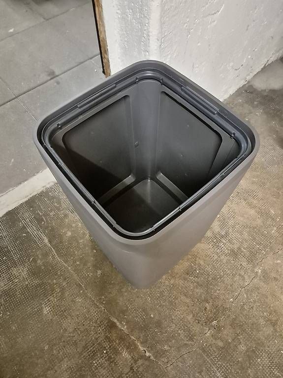 Cestini per rifiuti: Mülleimer trash can 60x40x40cm – Usato da Basel venduto da jul_hr8h 2