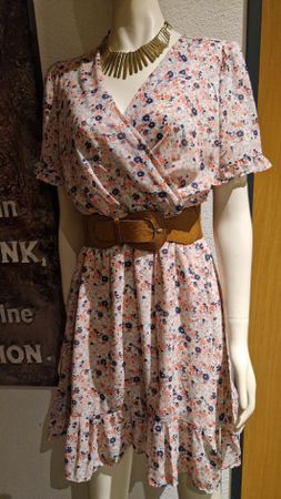 Schönes Sommerkleid Gr. 38, ideal für Ferien.