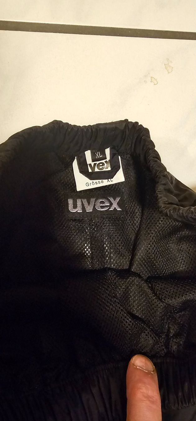 Completi: Regenjacke und Regenhose von UVEX – Usato da Neuendorf venduto da Foxhollow01
