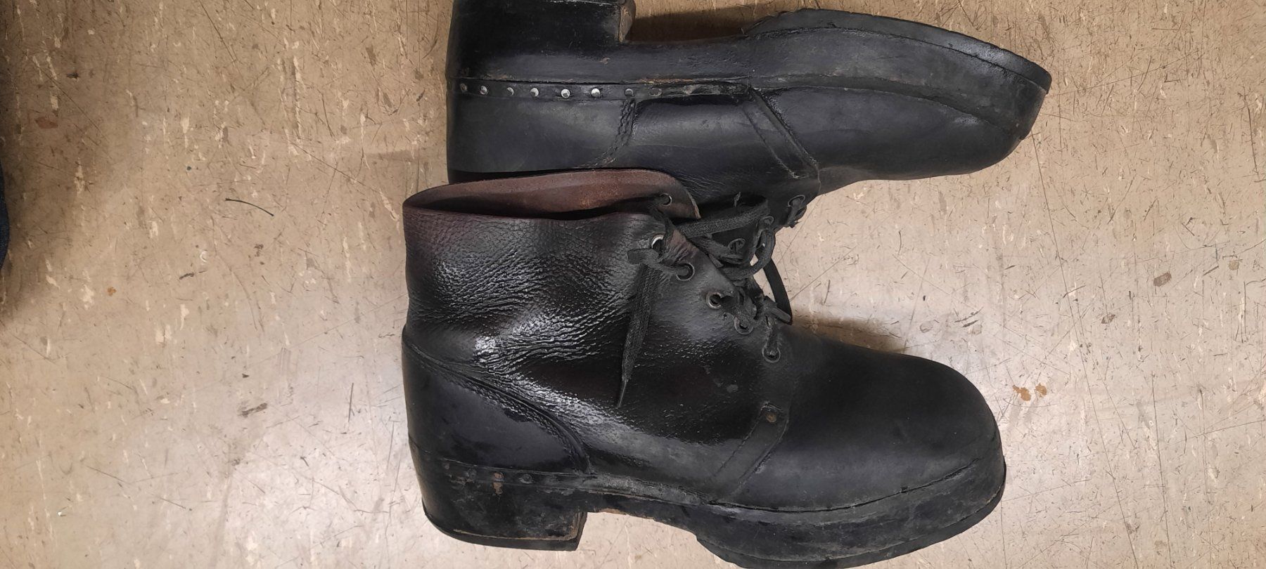 Herrenschuhe: Lederschuh mit Holzunterbau – Gebraucht aus Lauerz von manasi 3