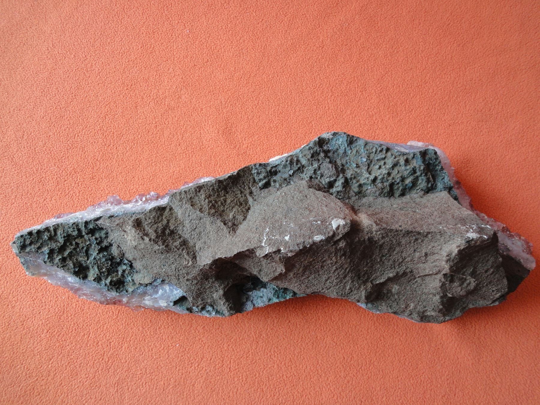Mineralien & Heilsteine: Amethyst-Stufe mit Einschüssen – Gebraucht aus Chur von omonia 9