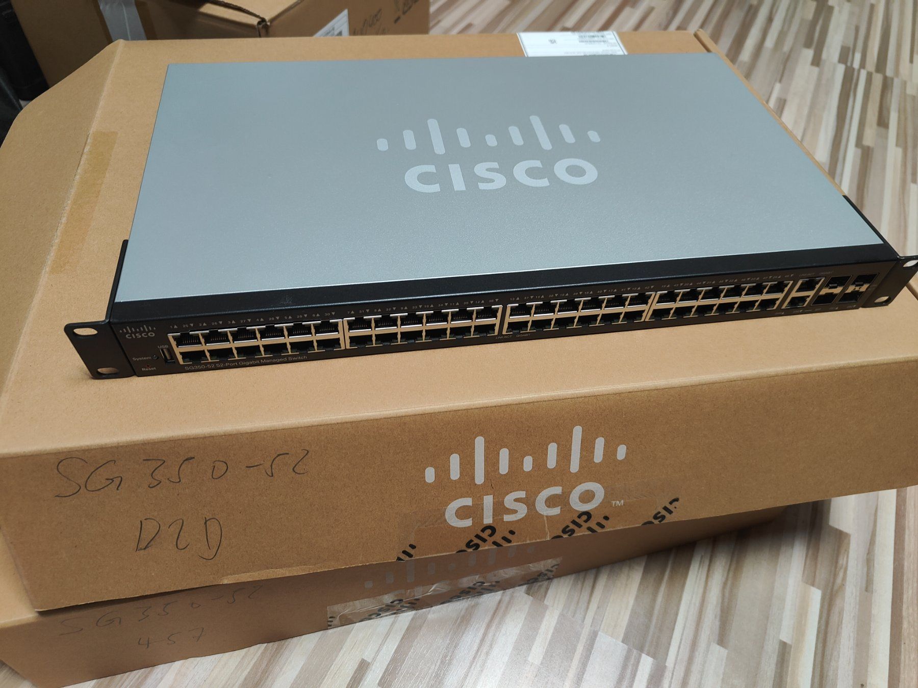 Cisco Hubs & Switches: cisco Switch SG350-52   52-Port Gigabit Managed Switch – Gebraucht aus Uster von Ct2914