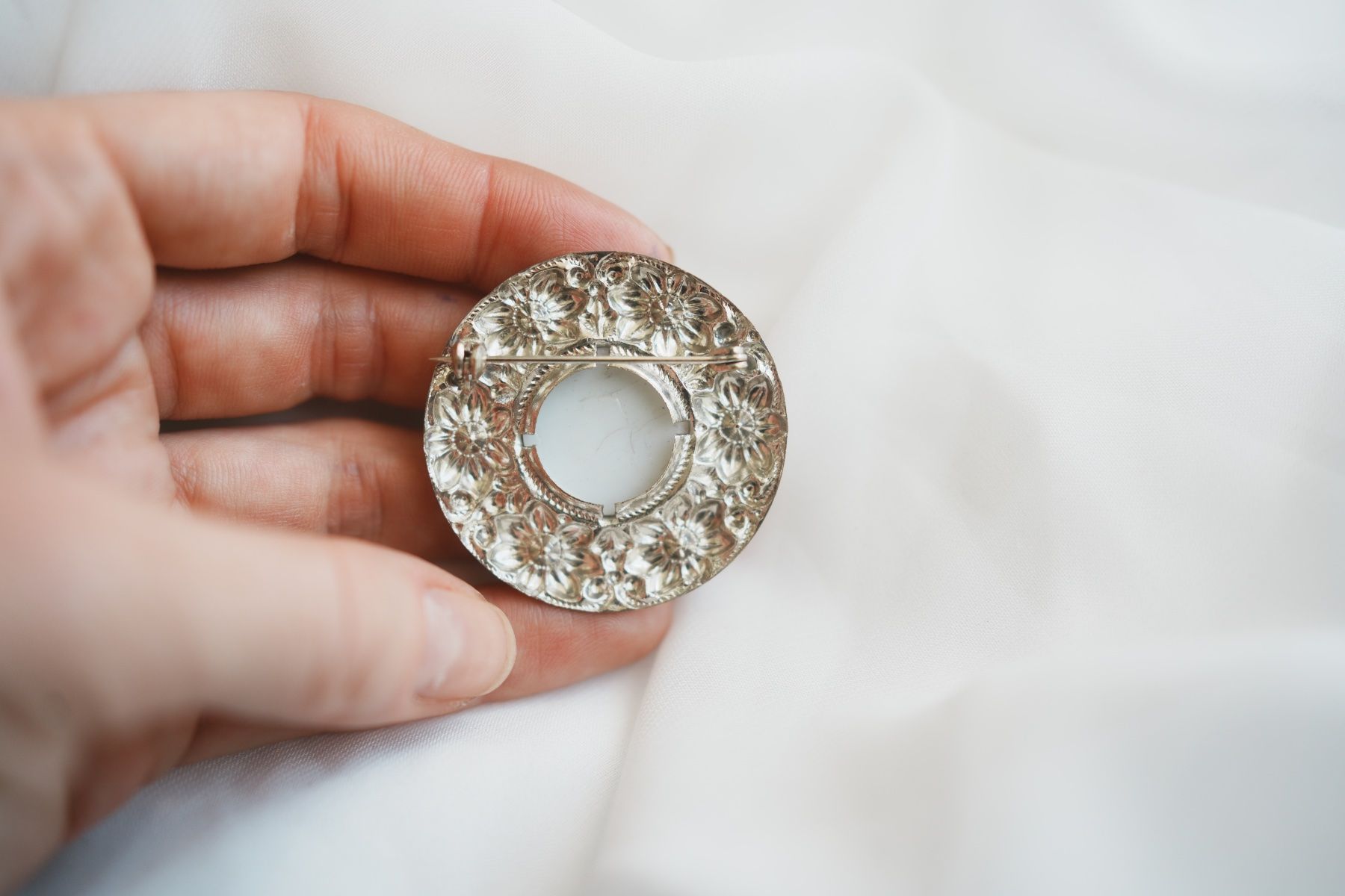 Spille & Fermagli: Vintage Brosche rund Silbermetall Blumen – Usato da Volketswil venduto da HeredisAntiques 1