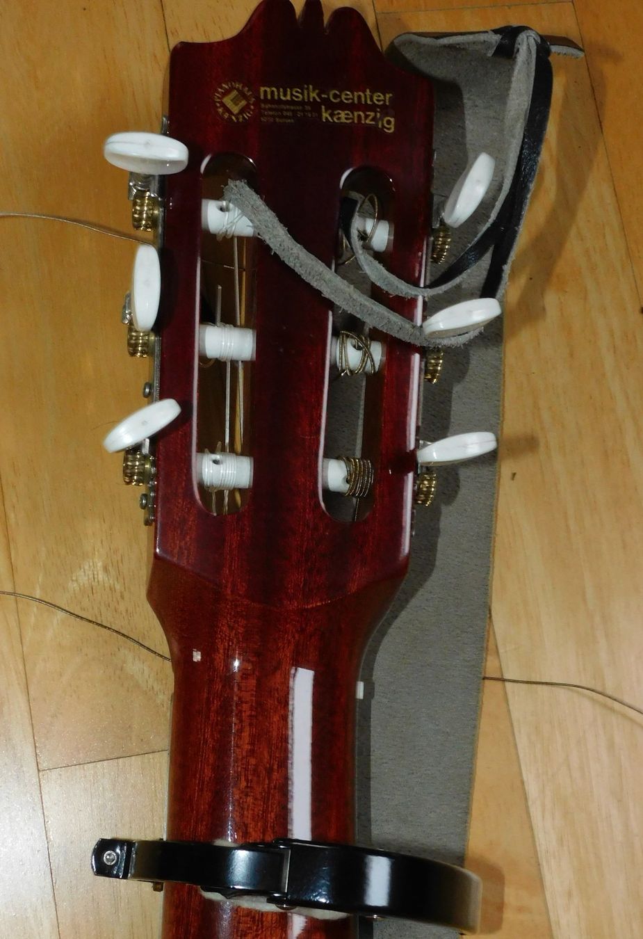 Strumenti musicali: Gitarre klassiche Gitarre mit Ledercase  1 meter – Usato da Sursee venduto da 76 5