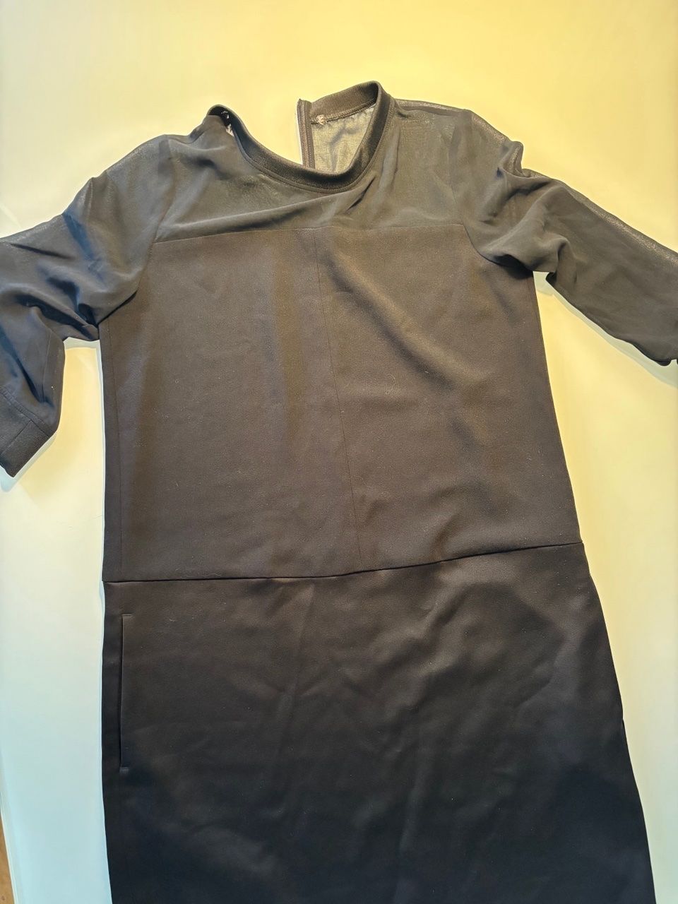 Vestiti: Schwarzes Kleid – Usato da Eglisau venduto da SAM240186