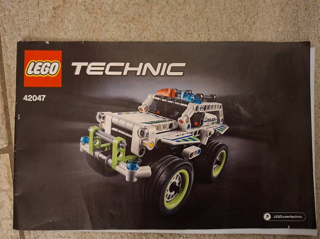 Jouets: LEGO Technic Polizei-Interceptor mit Rückziehmotor 42047 – D'occasion à Bäriswil BE par Eddy77 1