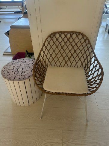 Poltrone: Chair and table – Usato da Confignon venduto da lynningva