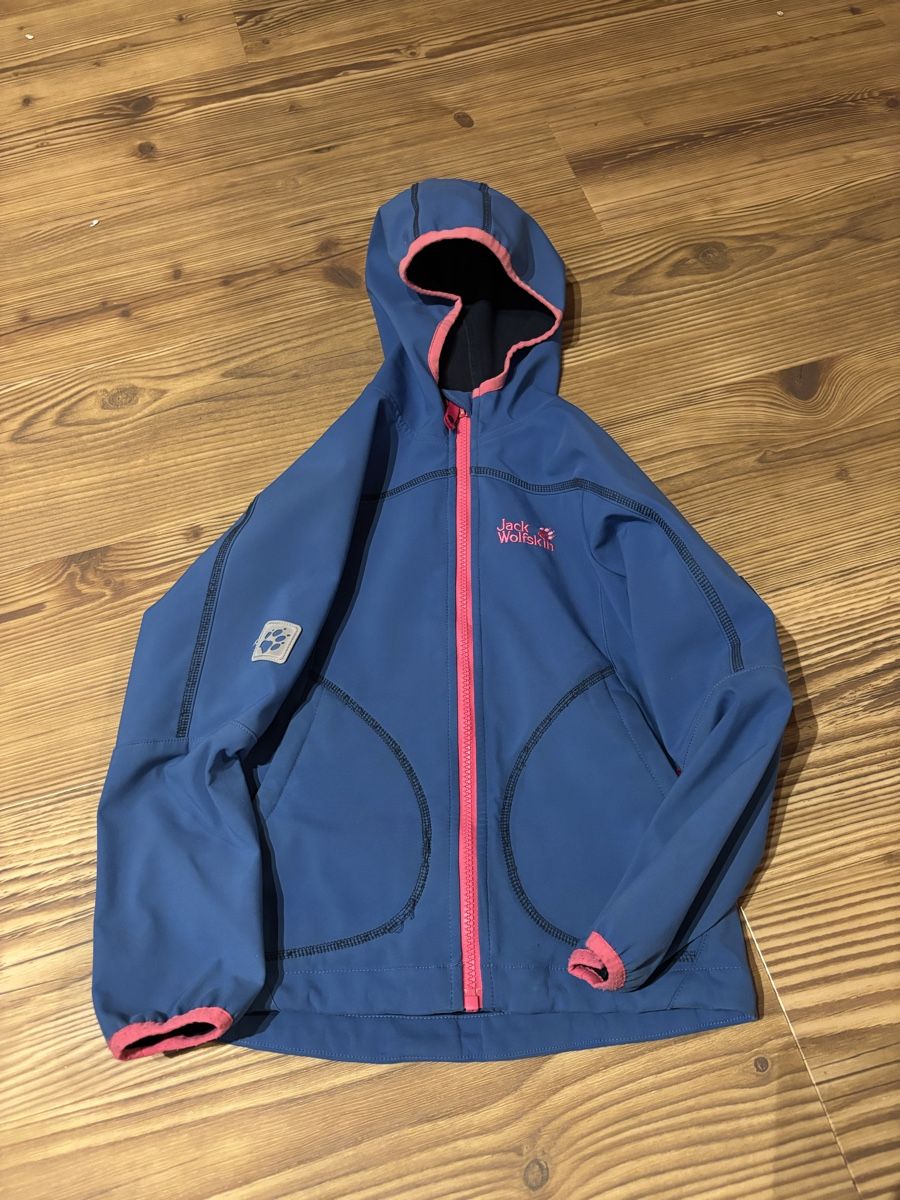 Jack Wolfskin Giacche & Cappotti: Jack Wolfskin Softshelljacke Gr.128 – Usato da Vilters venduto da 5111984