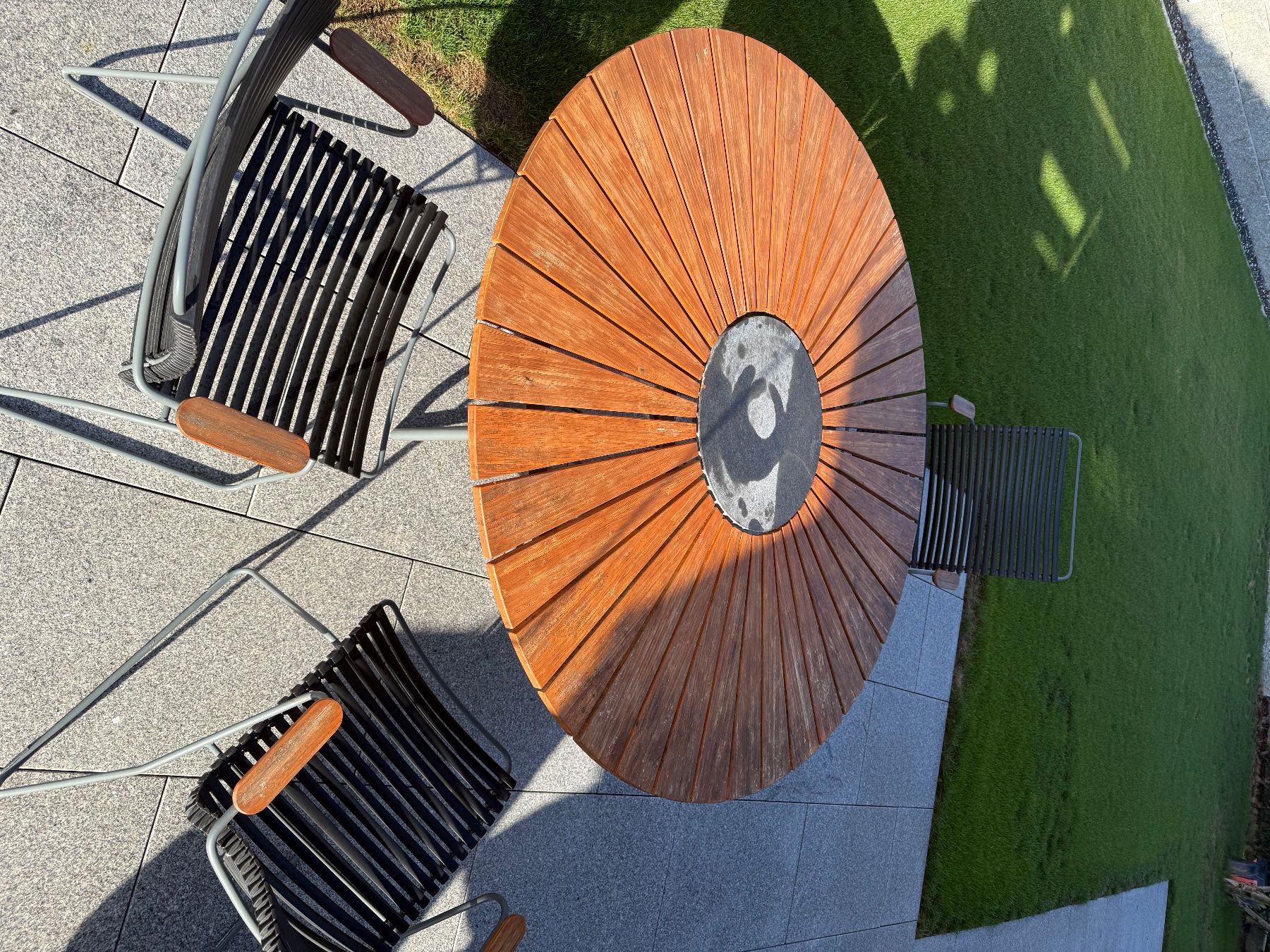 Set di tavolo e panche: Gartentisch mit 5 Stühlen. – Usato da Tagelswangen venduto da mar_gd7b 2