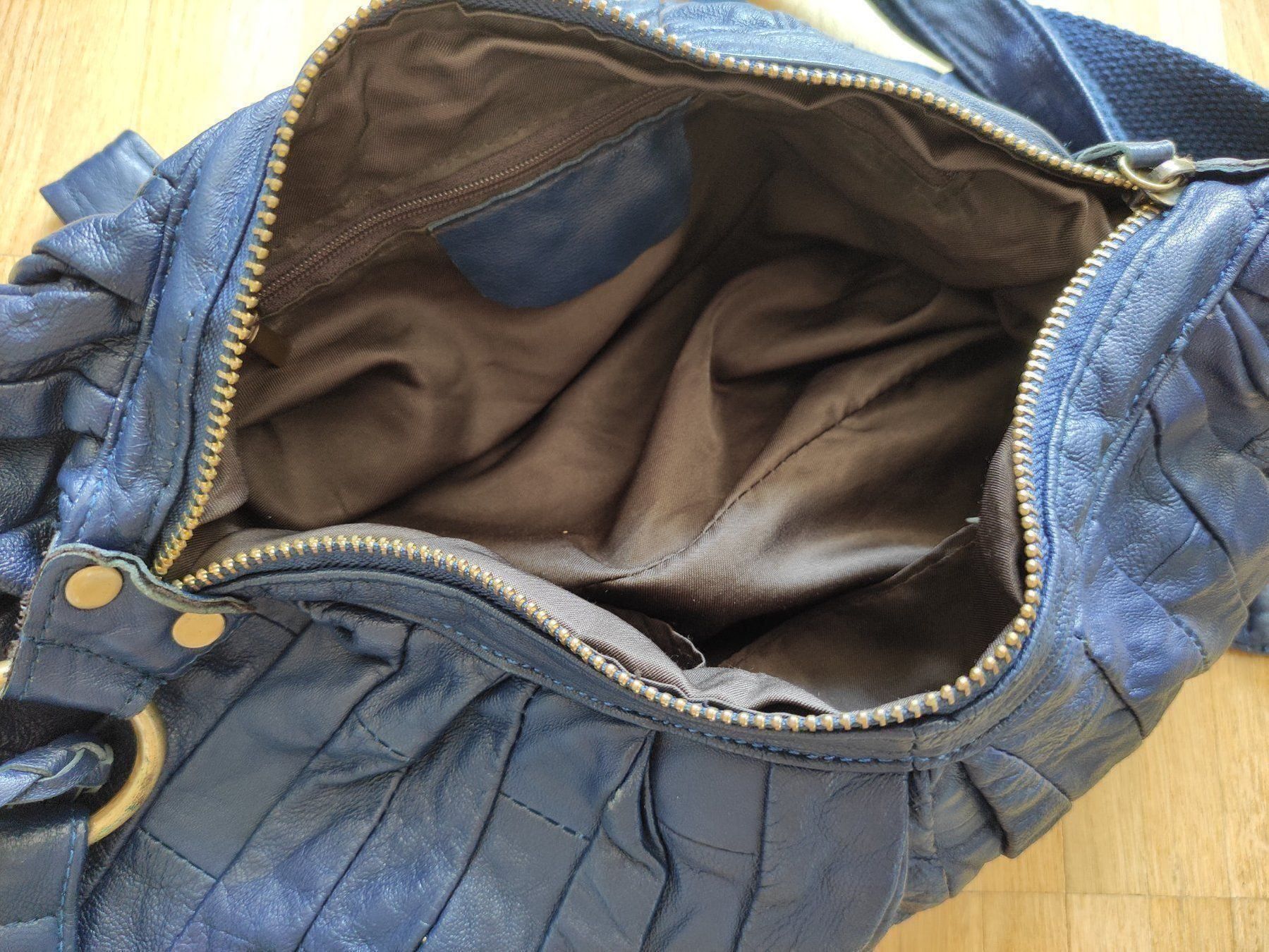 Borse da donna: Leather two-way Handbag in blue, 90% New – Usato da Sursee venduto da Re.joy 2