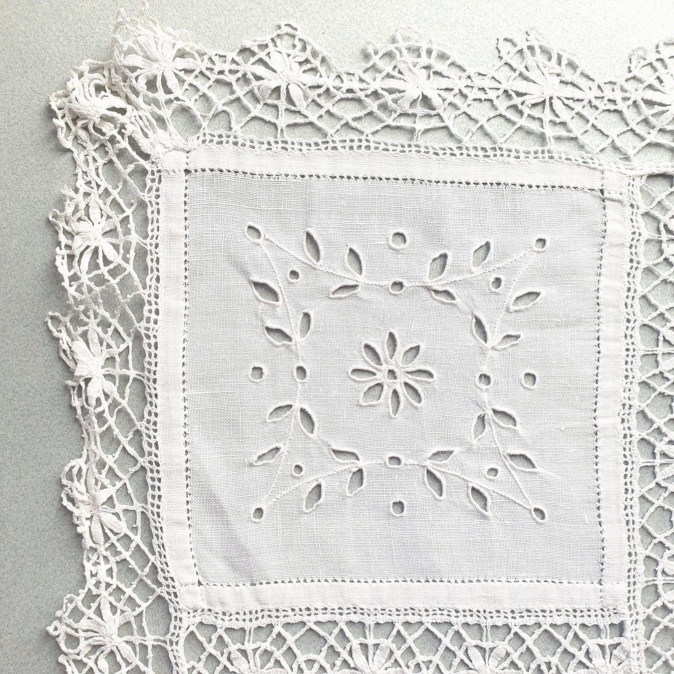 Altra biancheria da tavola: Napperon en dentelle, 65 x 45 cm – Usato da Lausanne venduto da venise001 3