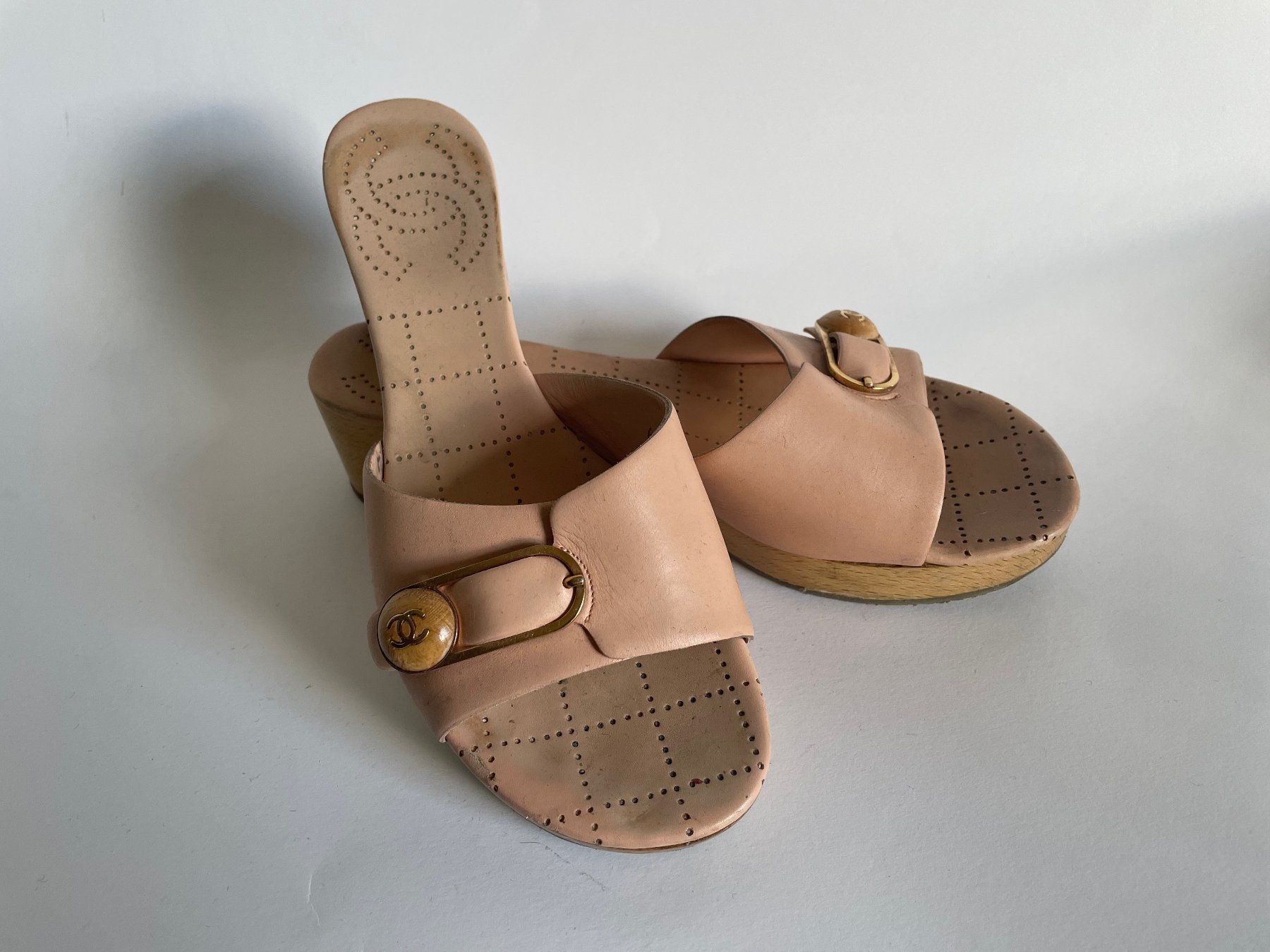 Chanel Scarpe da donna: CHANEL Holz Plateau Pantolette, Gr.36 – Usato da Zürich venduto da Caro55