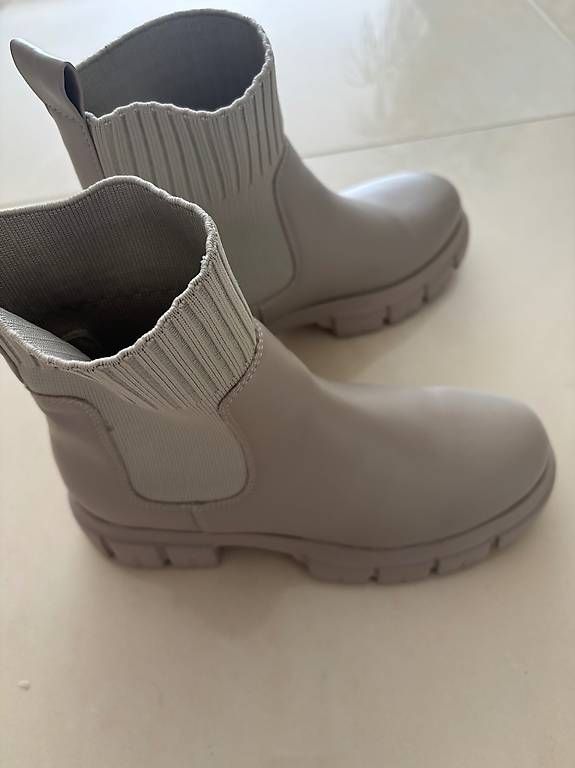 Scarpe da donna: Bottines Beige neuves taille 38 – Nuovo (secondo la descrizione) da Chêne-Bougeries venduto da Luke17 2