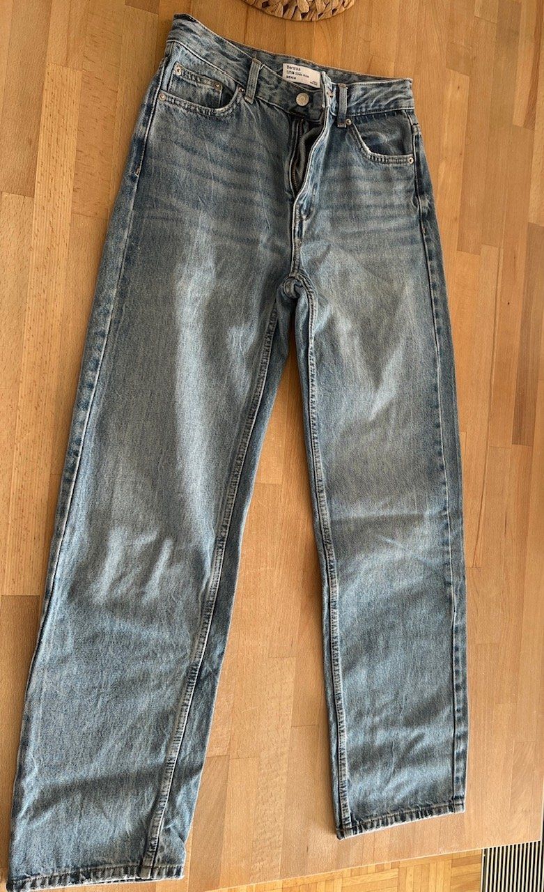 Bershka Pantaloni: Jeans Berska – Usato da Pully venduto da sunaddict 1