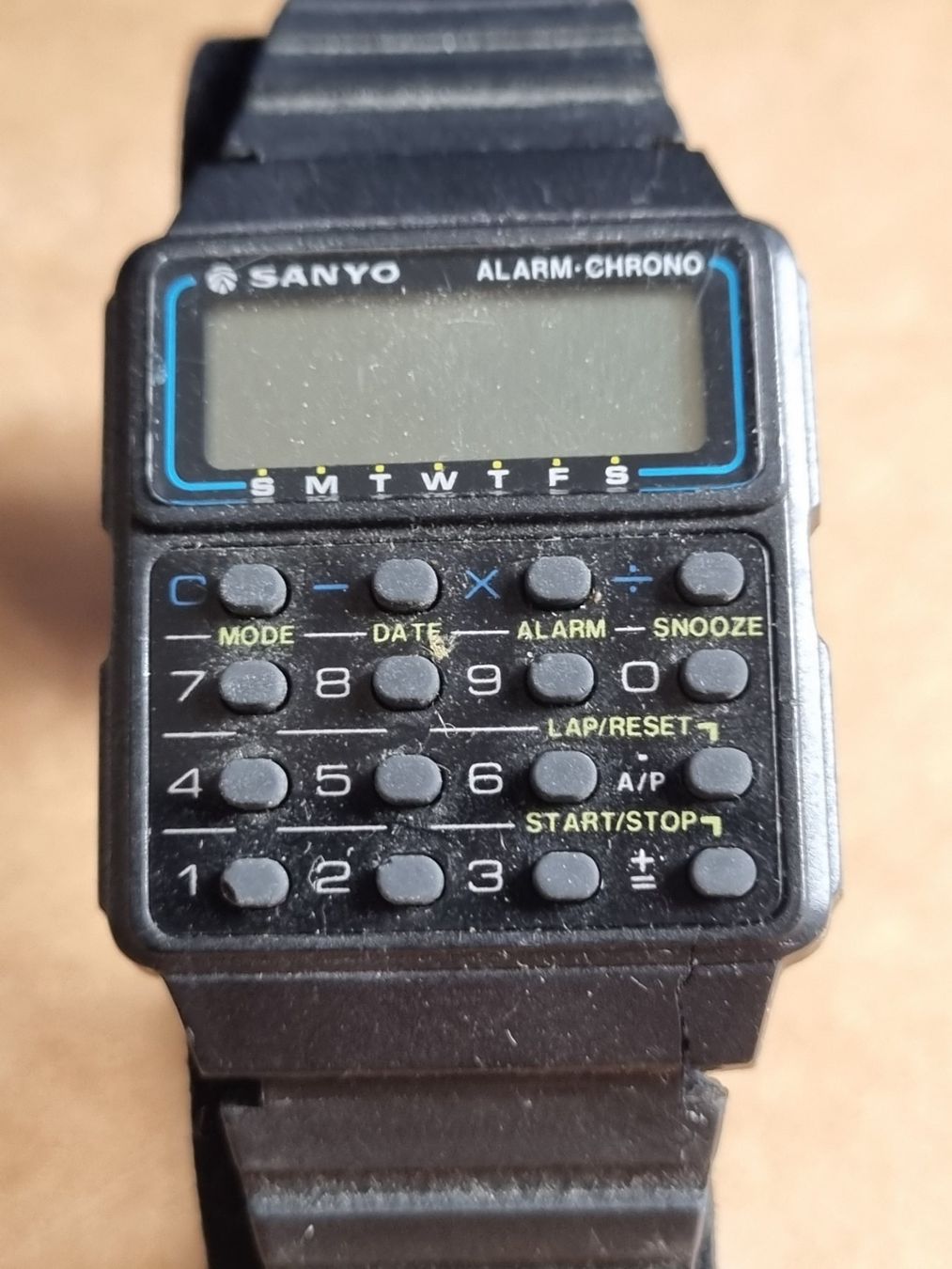 Orologi: Sanyo Taschenrechner Uhr – Difettoso da Schaffhausen venduto da Leveron13