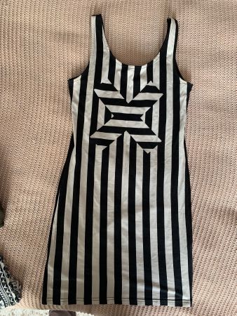 Robe moulante noire et blanche