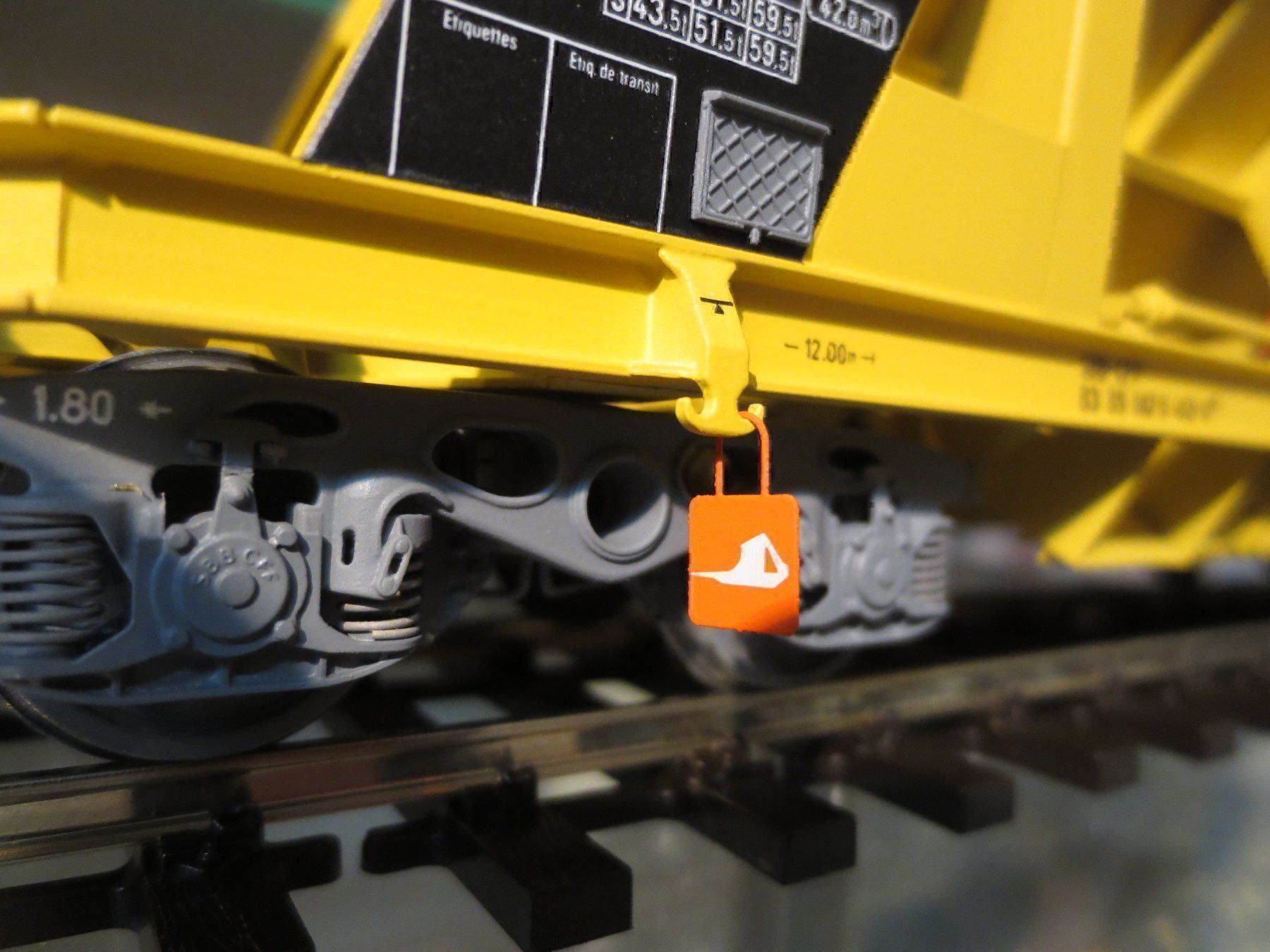 Modellini di ferrovie: Hemmschuh + Warntafel-Set Messing – Nuovo e nell'imballaggio originale da Gossau SG venduto da freighttrain 6