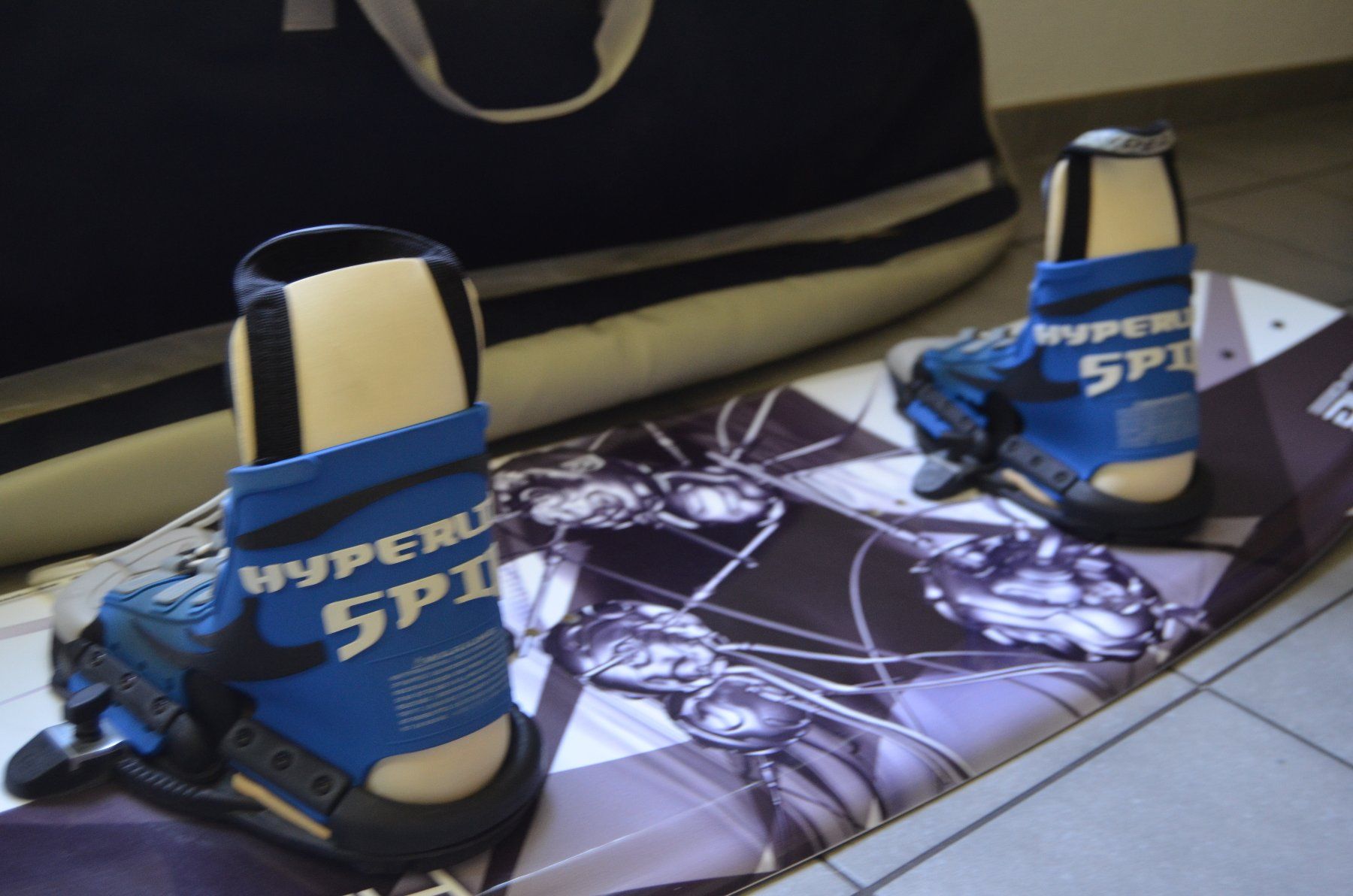 Hyperlite Surfboards & Schwimmbrette: Wakeboard Hyperlite State 140 cm + Hyperlite Spin – Gebraucht aus Collonges von arashee 5