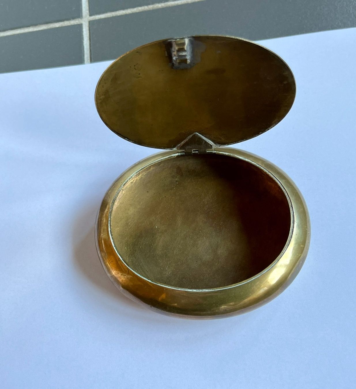 Tabacchi: Tabakdose, Messing, antik – Usato da Bern venduto da cubus01 8