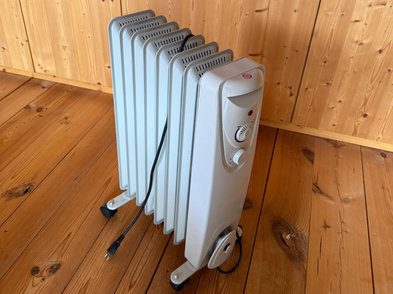 Radiatori: Heizöfeli / Heizkörper 1500W – Usato da Gasel venduto da Alter_Ego