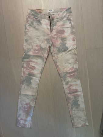 Vero Moda Hose mit Blumenmuster Gr. 36