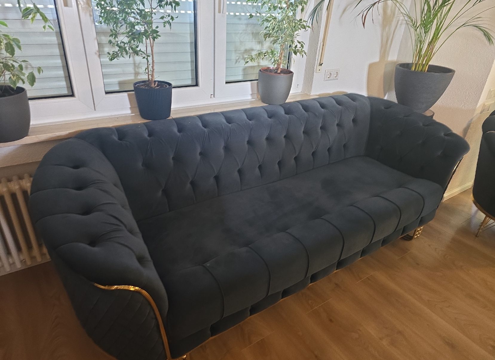 Sofas: Couch mit Tisch und 8Kissen – Neu (gemäss Beschreibung) aus Beinwil am See von wol_9rqp