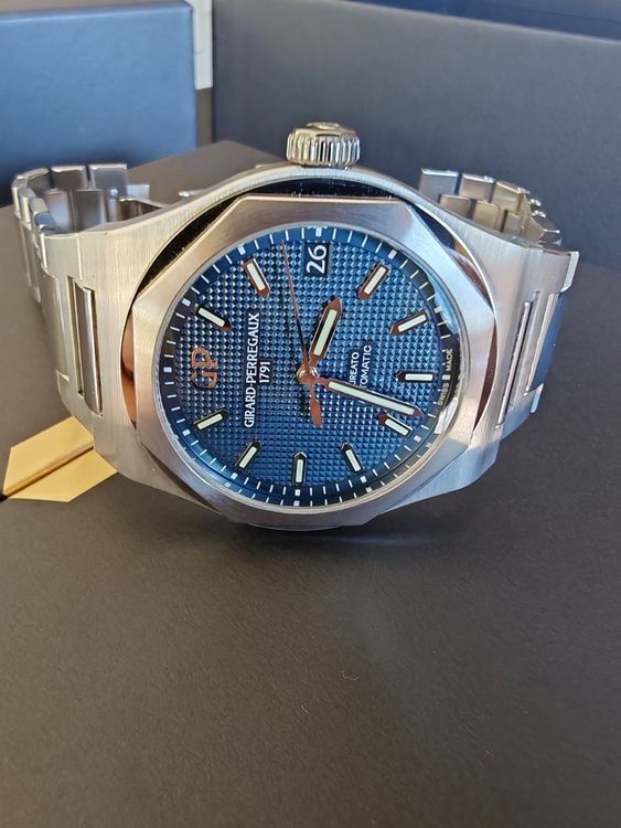 Girard-Perregaux Orologi: Gelegenheit: Girard Perregaux Laureato 42 blau – Nuovo (secondo la descrizione) da Möhlin venduto da Raoulo1 2
