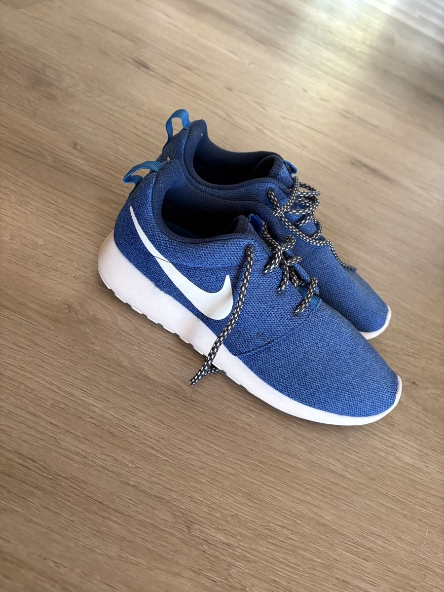 Nike Scarpe da uomo: Nike Roshe One Turnschuhe blau Grösse 40 – Usato da Linden venduto da martina_iwana