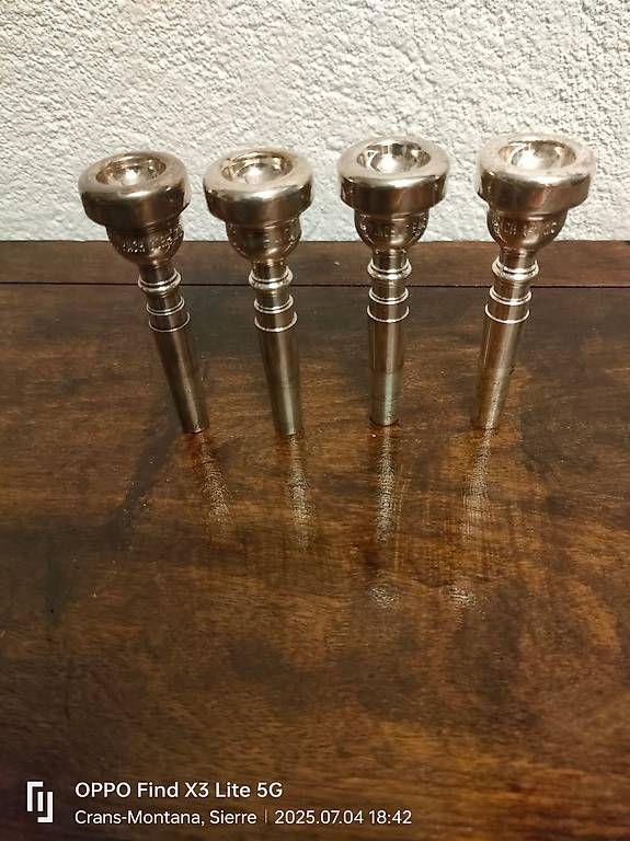 Strumenti musicali: Embouchures Denis Wick London, Vincent Bach, Benge – Usato da Loc venduto da Giorgios 1