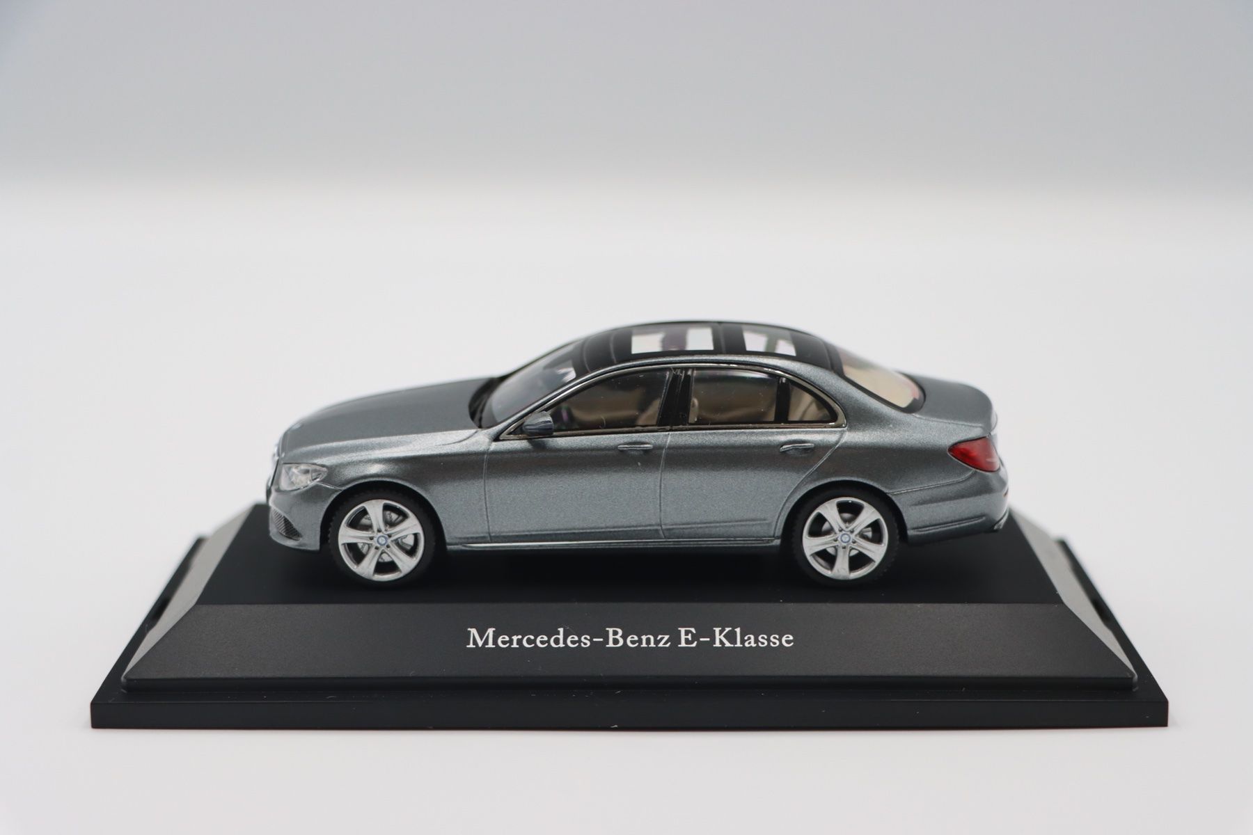 Mercedes-Benz Modellini d'auto: Mercedes E-Klasse 2016 1:43 Kyosho – Nuovo e nell'imballaggio originale da Bühl b.Aarberg venduto da modelldiecast 6