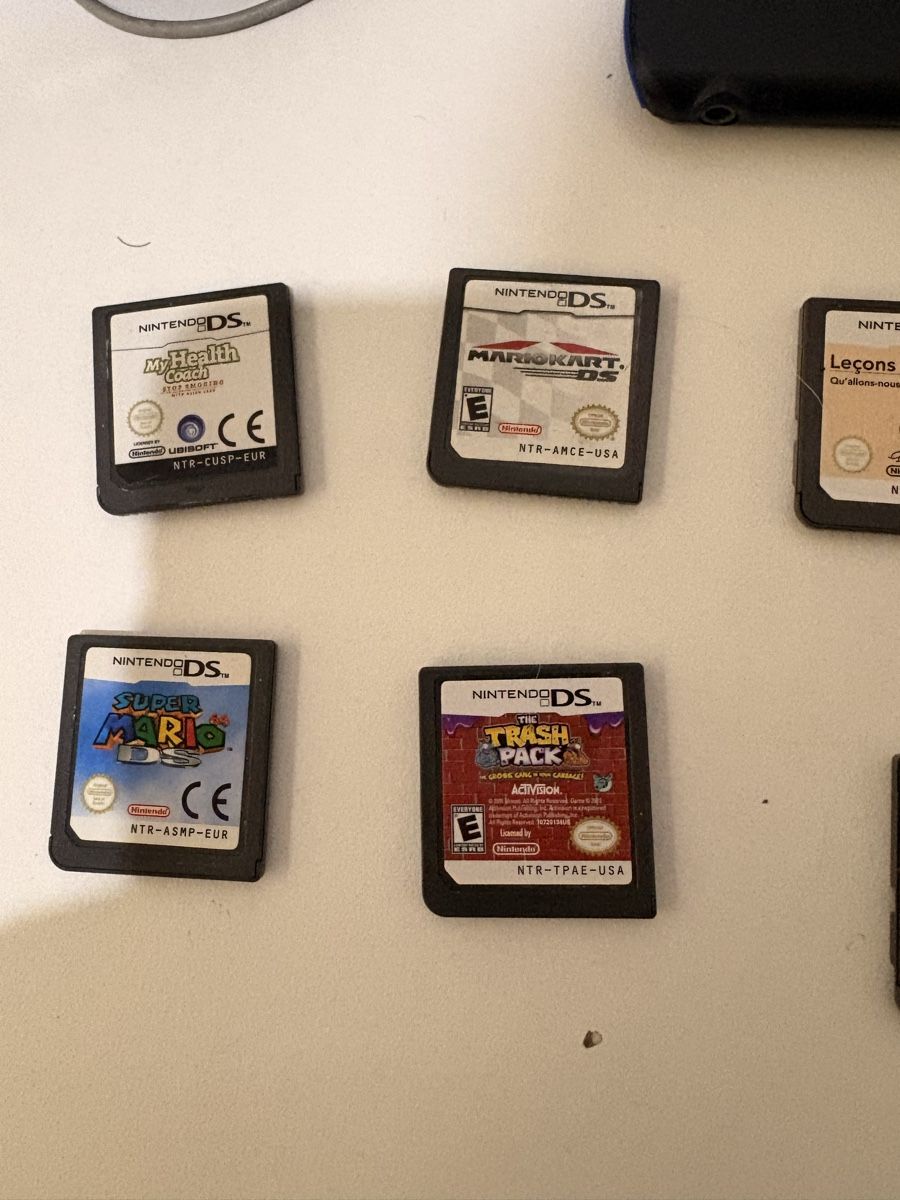 Nintendo Console: Nintendo 2ds + 7 jeux + chargeur  – Usato da Dompierre FR venduto da PRiT_Madara 1
