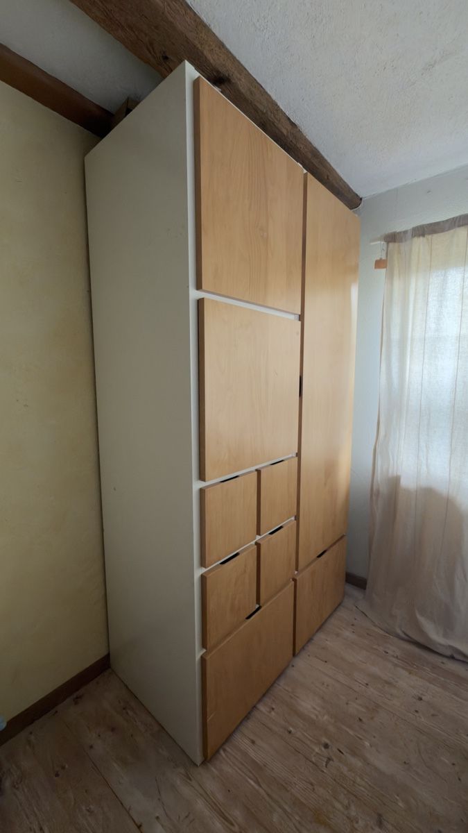 Armoires: Grosser Kleiderschrank – D'occasion à Männedorf par jasminediebiene 1
