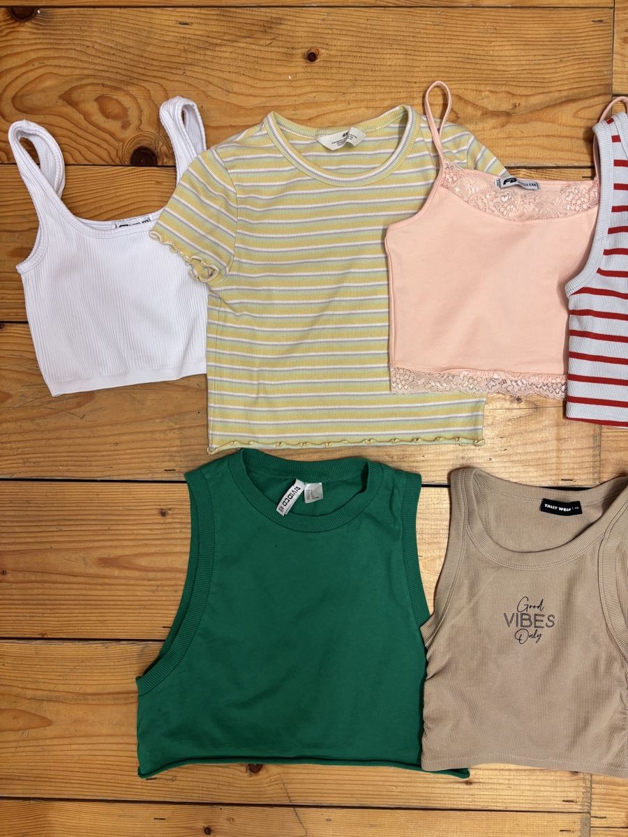 Blusen, T-Shirts & Tops: Tops Mädels, Grösse 146-S – Gebraucht aus Büren an der Aare von Nikito2001 1