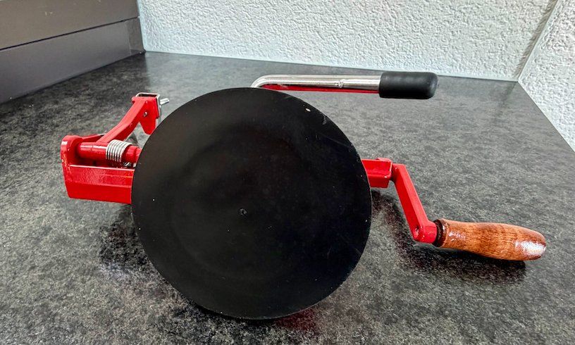 Tutti gli attrezzi: Éplucheur, vide et tranche pommes. – Usato da Châtillon JU venduto da laoo 4