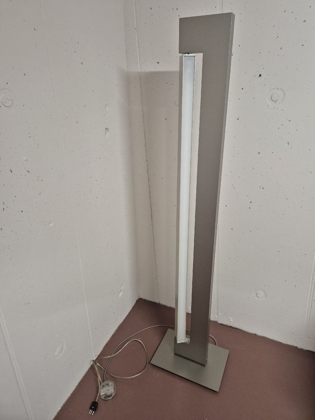 Lampen: Nemo Ara Floor Stehleuchte  Farbe silber matt  / hell – Gebraucht aus Zürich von Corrosion 3