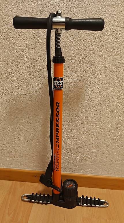 Pompes: sks Rennkompressor Multivalve Fahrradpumpe – D'occasion à Pfäffikon ZH par ride666