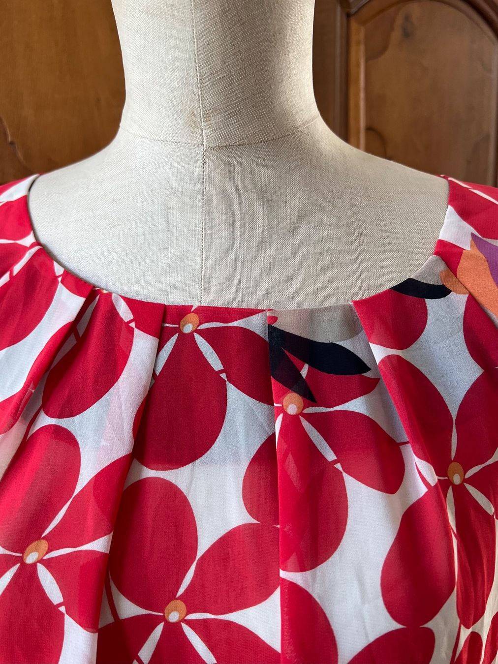 Blusen: Sommer- Bluse aus Viskose-Gemisch – Gebraucht aus Aesch BL von Sam-3 2
