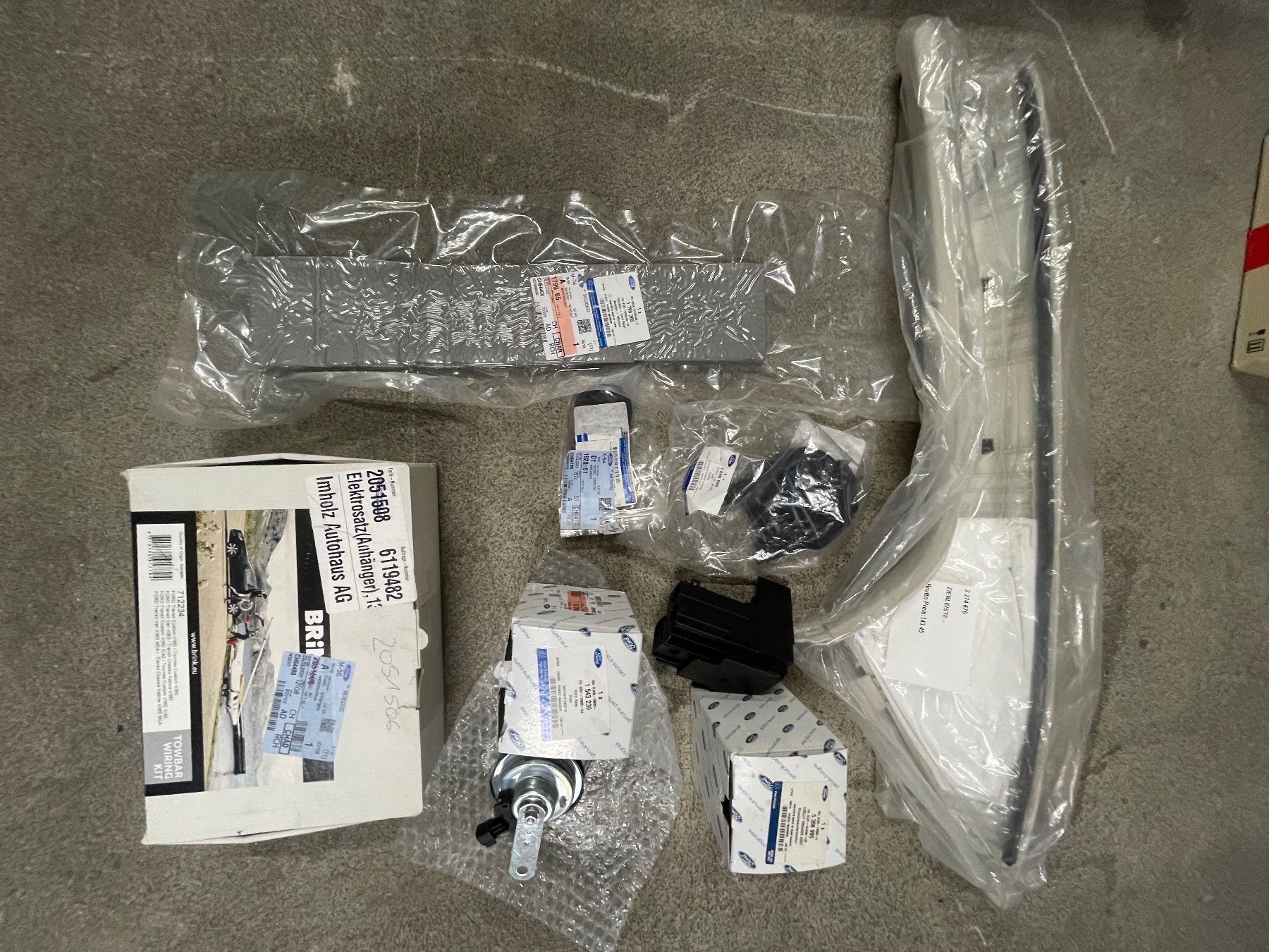 Ford Tutti pezzi di ricambio auto: SET ERSATZTEILE FORD – Nuovo (secondo la descrizione) da Cham venduto da Imholz-Autohaus