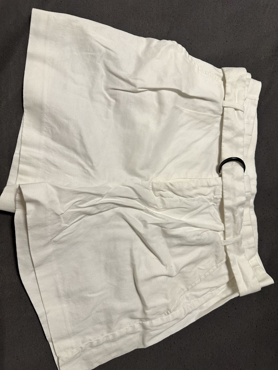 Banana Republic Pantaloni: Banana Republic White Belted Shorts - Size 12 - Summer! – Nuovo (secondo la descrizione) da Wangen SZ venduto da emm_8ykd