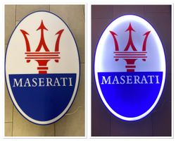 Enseigne lumineuse modèle d’expo Maserati XL